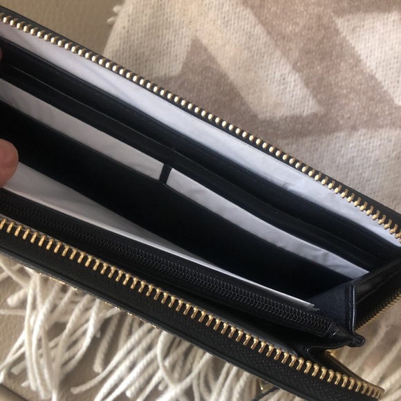 NWT  Marc, Jacob, wallet, black with gold hardware. - Picture 7 of 12